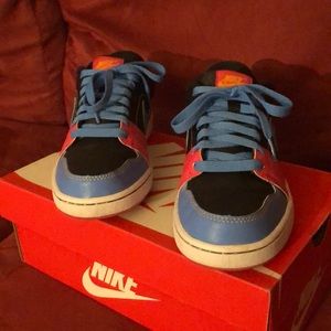 Nike women’s 6.5 Blue/Pink/black Backboard Sneaker